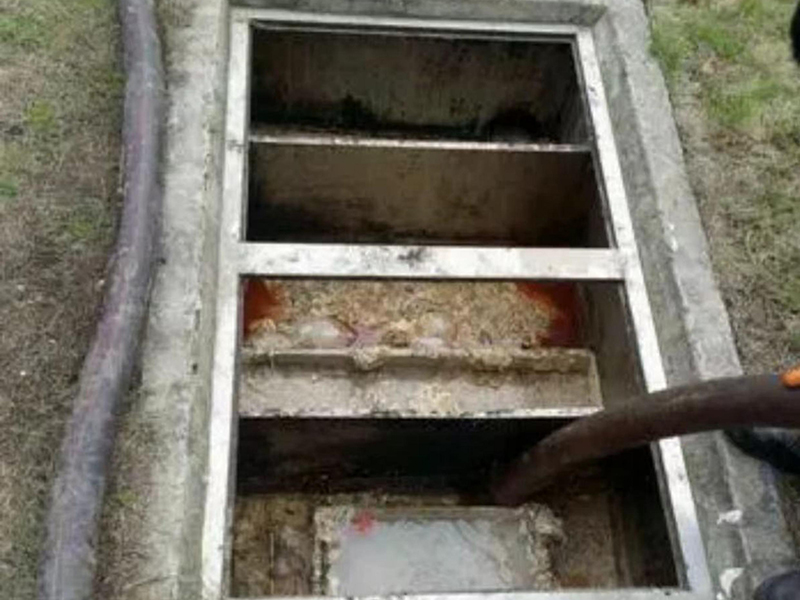 钟楼隔油池清理