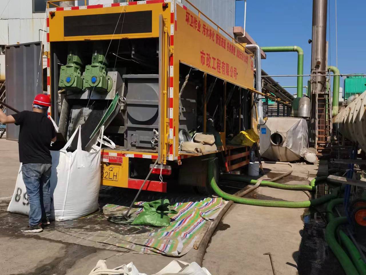 钟楼淤泥压干处理